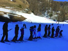 Pendant leur séjour, les enfants ont appris à skier.