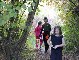 Accueil de loisirs Les enfants profitent d'activités en plein air.