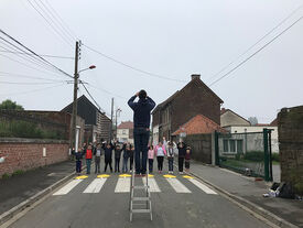 Les Petits Bonheurs 2018 Les élèves de l'IME et l'artiste OaKoAk.